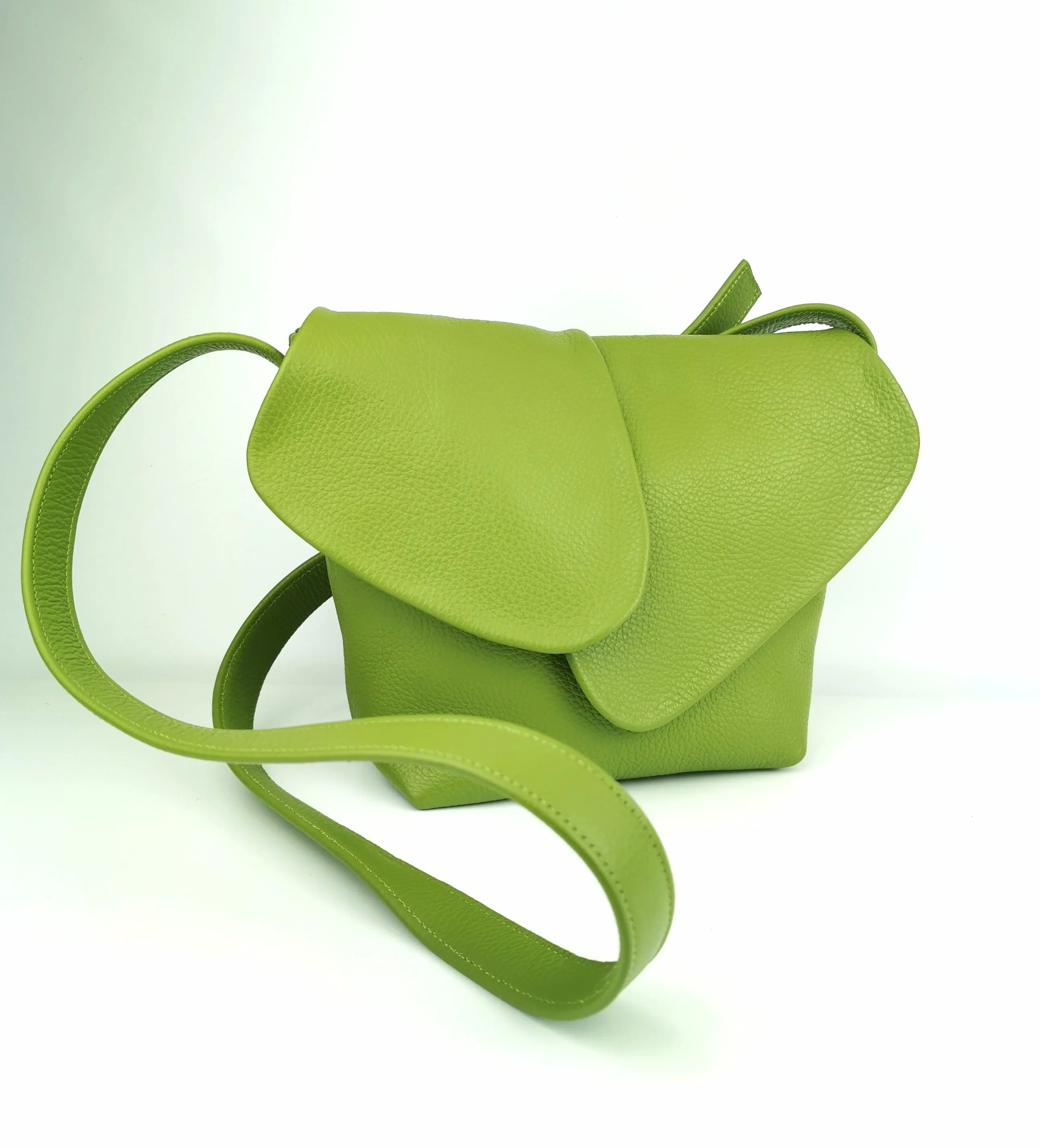 Petal Bag in apple pebbled leather